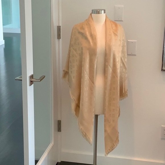 Louis Vuitton Monogram Scarf - Picture 6 of 9